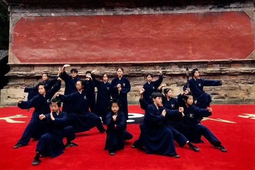 ！祈福、武术、非遗、夜游一网打尽→AG真人游戏第一品牌解锁仙山新年(图5)