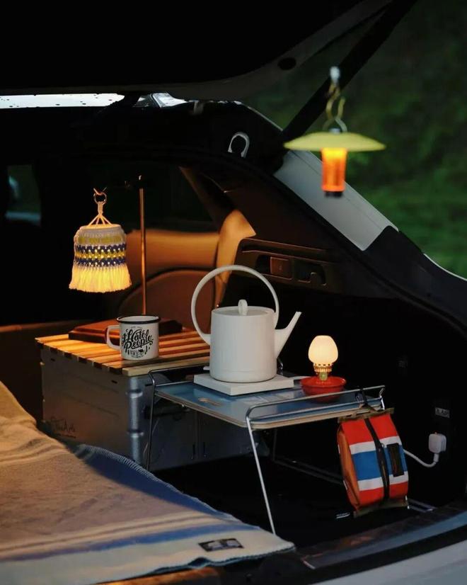 回街头年轻人爱上“自制客房”AG真人登录入口帐篷从山野扎(图1)