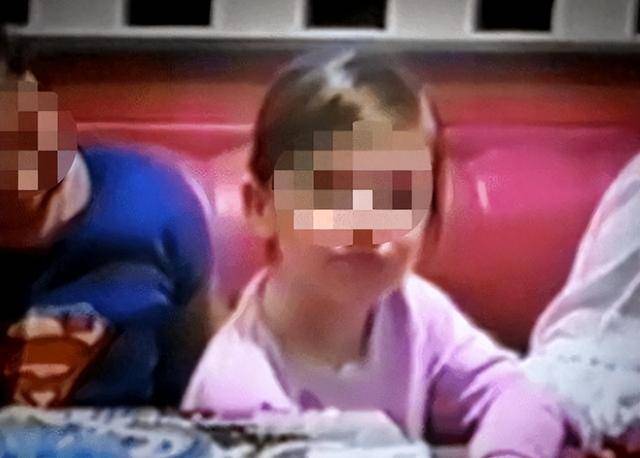 子38人住一屋柯尔特家族后代是畸形儿！AG真人百家家乐平台回顾：祖孙4代生(图1)